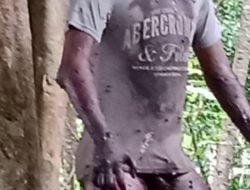 MAYAT TERGANTUNG DI TASIK