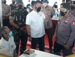 KAPOLRI TINJAU PELAKSANAAN VAKSINASI DI BEKASI