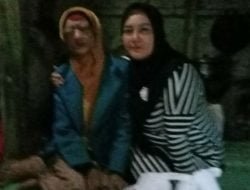 LANSIA TERIMA SEMBAKO DAN UANG TUNAI DARI ANGGOTA DEWAN