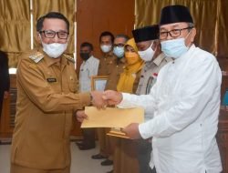 32 Orang Terima SK Pensiun