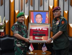 Panglima Tentera Darat Diraja Malaysia Kunjungi Kasad Jenderal Dudung