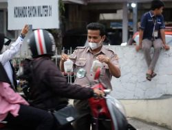 BPBD Kesbangpol Berbagi Takjil Untuk Pengguna Jalan