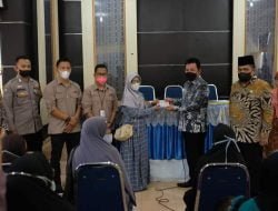 Wawako Asrul Salurkan Bantuan Program Sembako dan BLT Minyak Goreng