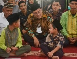 Serahkan Bantuan dari Masjid, Wabup Richi Berpesan Agar Tetap Semangat