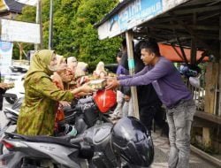 Peringati Hari Kartini, DWP Berbagi Nasi Kotak Untuk Tukang Ojek