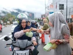 Berbagi Kebahagiaan Ramadan, Keluarga Wawako Berbagi Pabukoan