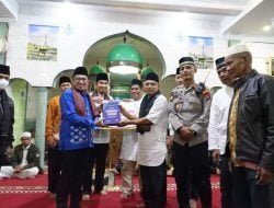 TSR Khusus Bupati Serahkan Bantuan Rp.10-, Juta Untuk Masjid Falah