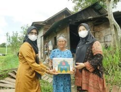 Ketua GOW Bagikan Bantuan Paket Lebaran di Batipuah dan Pariangan