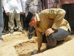 Wabup Richi Aprian Letakan Batu Pertama Pembagunan Mesjid
