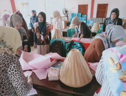Pemnag Simawang Gelar Pelatihan Pembuatan Tudung Saji Khas Nagari