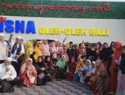 Jamaah Ponpes Darul Ulum Padang Magek Ziarah ke Makam Wali Songo