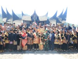 Melewakan Gelar Adat Irjen Pol Teddy Minahasa