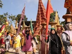 Arak-Arakan 1000 Kain Panjang Meriahkan Satu Nagari Satu Event