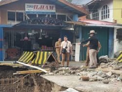 Hujan Tidak menghalangi Bupati  Melakukan Peninjauan