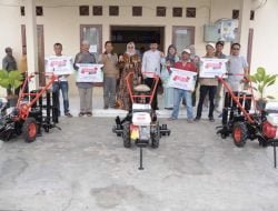 14 Poktan Terima 2.350 Kg Benih Padi dan Tiga Alsintan