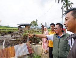 Bupati Eka Putra Tinjau Musibah Banjir