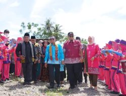 Buka Galundi Singkarak Festival, Bupati Wabup Pakai Setelan Batik