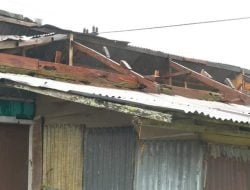 Wako Fadly Amran Serahkan Bantuan Warga Terdampak Angin Kencang