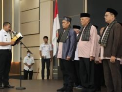 Kukuhkan Pengurus, Wagub Minta FKUB Ikut Terlibat Verifikasi Persoalan Keagaman di Sumbar