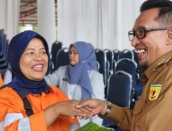 Bupati Eka Putra Apresiasi “Pejuang Sampah” Tanah Datar