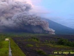 Aktivitas Disekitar Pos Pantau Dihentikan, Jelang 1 Tahun, Semeru Erupsi Lagi