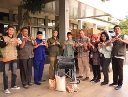Wako Rida Ananda Serahkan Bantuan Sepeda Motor Roda Tiga Dan Lima Buah Kursi Roda