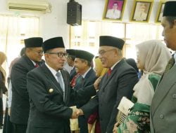 BUPATI EKAPUTRA LANTIK 65 PEJABAT