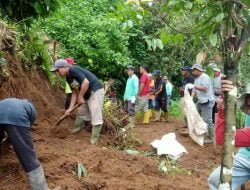 P3A LAKSANAKAN PEMBERSIHAN SALURAN IRIGASI