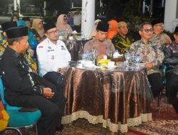 BUPATI EKA PUTRA SULATURRAHMI BERSAMA KEPSEK MTs SESUMBAR
