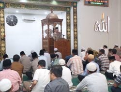 KAPOLDA SUMBAR “JUMAT CURHAT” DI MESJID MURUL IMAN
