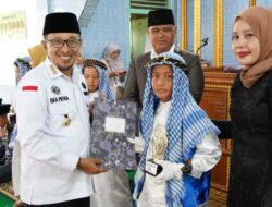 SEBANYAK 12 SANTRI DAN SANTRIWATI TPA DARUSSALAM KHATAM AL QURAN