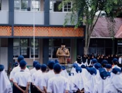 WAKO SOLOK JADI IRUP PENGIBARAN BENDERA MERAH PUTIH SMPN 5