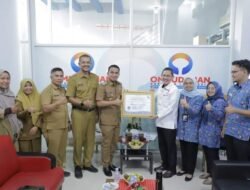PEMKO SOLOK TERIMA PENGHARGAAN PREDIKET STANDAR KEPATUHAN