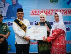 BUPATI SOLOK TERIMA PENGHARGAAN KABUPATEN TERBAIK SEINDONESIA
