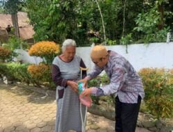 SDN 12 PPB SALURKAN BANTUAN DARI PROGRAM SEDEKAH SUBUH