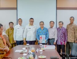 BUPATI SOLOK SERAHKAN LKPD T.A 2022 PADA BPK RI PERWAKILAN SUMBAR