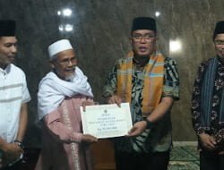 TSR III PEMPROV SUMBAR SALURKAN DANA RP.120,-JUTA UNTK MESJID AL MUTAWAHIDAH