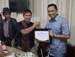 KAPOLRES AKBP RULY INDRA WIJAYANTO DAPAT PENGHARGAAN DARI PWI
