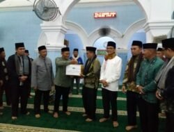 BUPATI SYAFAR SERAHKAN BANTUAN RP.20 JUTA KE MEDJID TARAM
