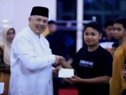 18 ORANG ANAK YATIM DI MESJID HIDAYATUL AKMAL TERIMA SANTUNAN
