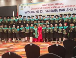 WISUDA KE-53 LULUSAN UNIDHA SIAP BERSAING DALAM DUNIA KERJA