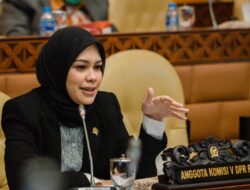 KOMISI V DPR RI ATHARI GAUTHI ARDI MENGKRITISI TRUK ODOL DI LAKUKAN PEMERIKSAAN RUTIN