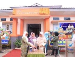 PEMKO SOLOK BERIKAN NAMA AULA DINKES UMAR ISMAIL RIVAI
