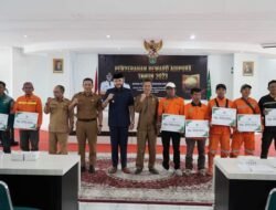 233 Petugas Kebersihan Terima Bonus Piala Adipura