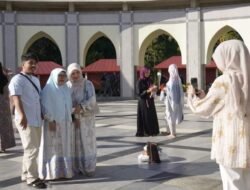 Islamic Center Jadi Spot Favorit Berfoto Usai Salat Idul Adha