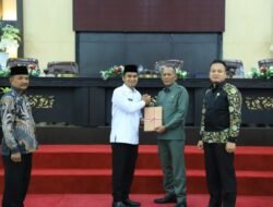 WAWAKO SOLOK SAMPAIKAN 4 RANPERDA PADA DPRD
