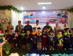 BUPATI SOLOK HADIRI 400 WISUDA TK DUA KECAMATAN