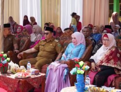 BUPATI DAN KETUA TP-PKK HADIRI  PERPISAHAN SISWA SMPN 5