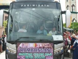 WAKIL WALIKOTA SOLOK LEPAS KEBERANGKATAN 107 ORANG CJH