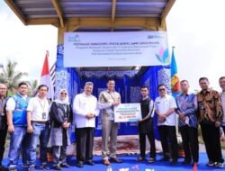 GENERAL MANAGER PLN UID SUMBAR SERAHKAN BANTUAN